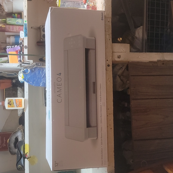 BRAND NEW Silhouette studios CAMEO4 UNOPENED BOX Classic White Edition 12